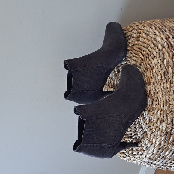 Pedro Garcia Womens Jalen Grey Suede Ankle Booties Pull On Elastic 3.5" Heel S39 - Picture 1 of 8